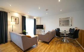 Modern 2 Bed Apartment With Juliet Balcony - Dhb Stays