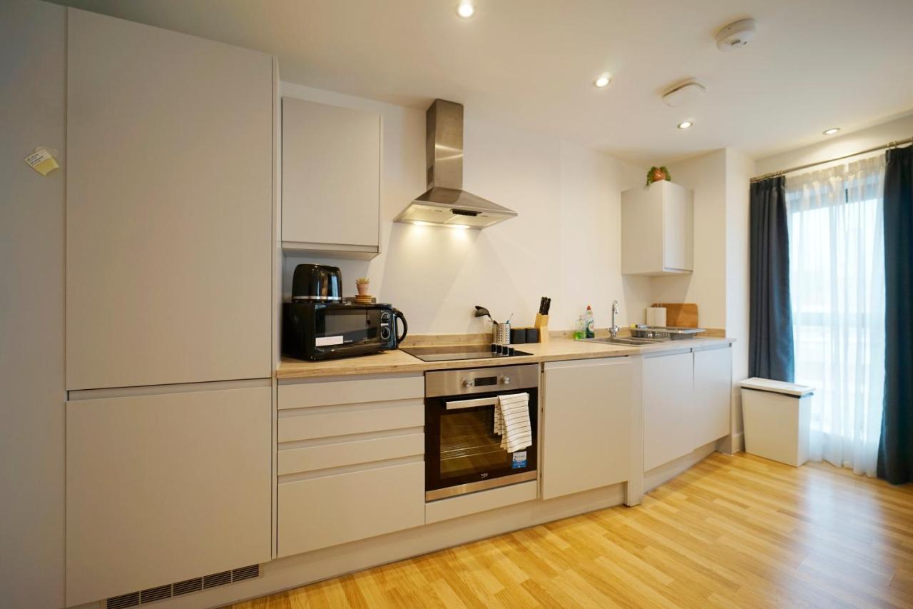 Modern 2 Bed Apartment With Juliet Balcony - Dhb Stays Leeds  Exterior photo